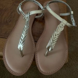 Gold sandals with braided design